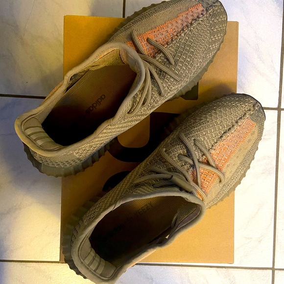 Yeezy 350 V2 “Taupe” - Picture 3 of 4